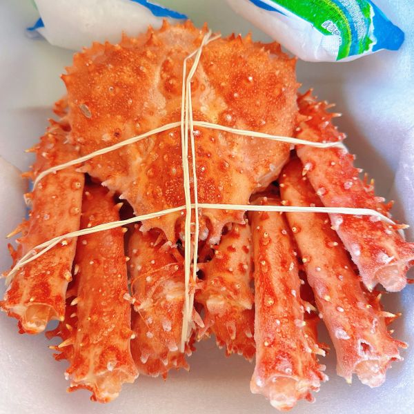 帝王蟹芝士烘蛋的做法操作步骤第2步：冷冻帝王蟹，保存特别完好。