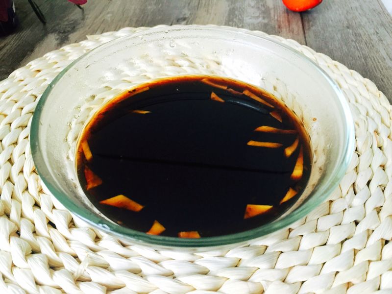 清蒸大闸蟹的做法操作步骤第11步：还为您准备了一碗红糖姜茶哦，吃完蟹去去寒吧！
