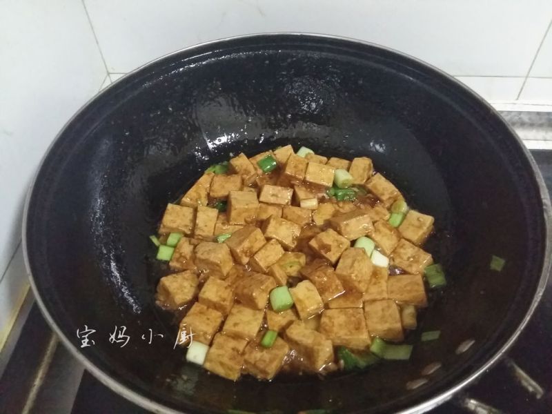 蚝油烧豆腐的做法操作步骤第11步：转勺晃匀即可关火出锅。