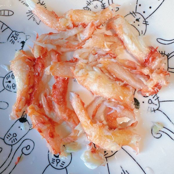 帝王蟹芝士烘蛋的做法操作步骤第5步：取出蟹肉。
