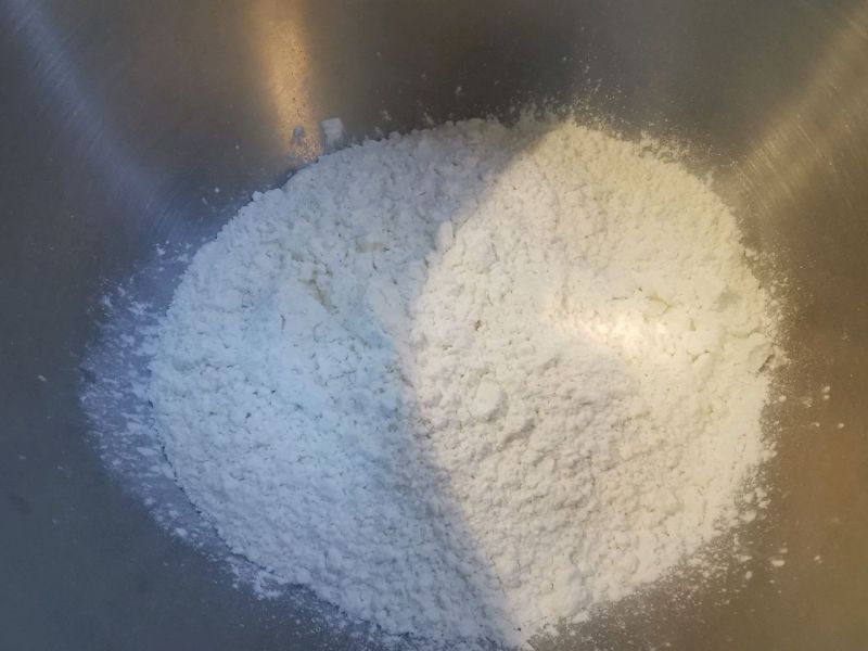 核桃红枣酥的做法操作步骤第3步：盆中放低筋面粉