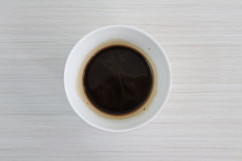 咖啡华夫饼的做法操作步骤第1步：20克温水将咖啡粉化开，搅拌均匀备用。