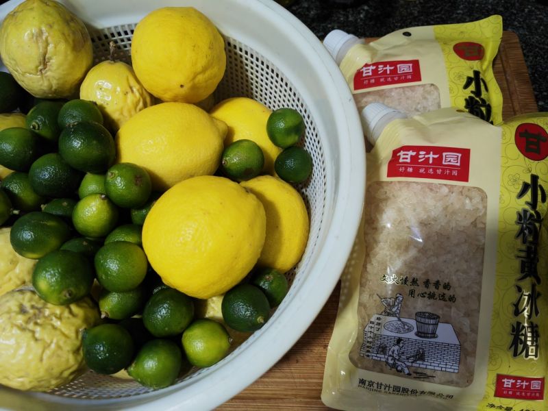 夏日饮品～百香果青桔柠檬水的做法操作步骤第1步：准备材料如图