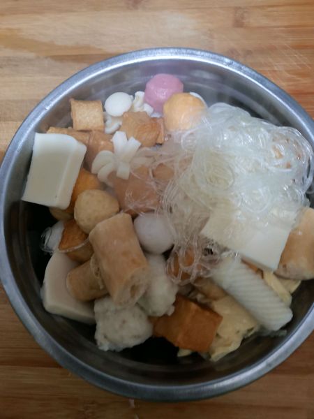 麻辣火锅丸子的做法操作步骤第1步：所有食材，做水煮到8成熟