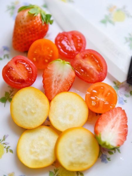 奶酪水果燕麦酥——高质量健康下午茶，好吃解馋不怕胖的做法操作步骤第3步：将水果洗净，擦干水，切片或块！