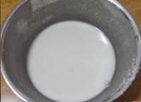 蜜豆钵仔糕的做法操作步骤第1步：钵仔糕粉加一半清水调成粉浆