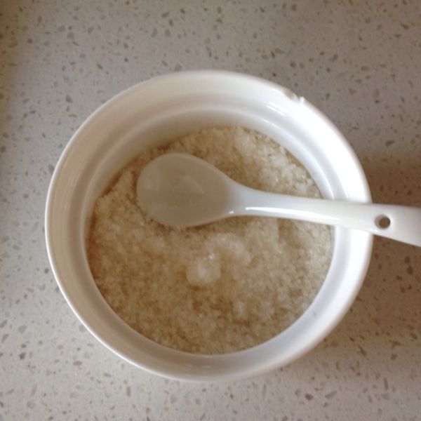自制丝袜奶茶的做法操作步骤第2步：糖按个人口味添加