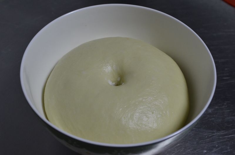 淡奶油华夫饼（发酵版）的做法操作步骤第3步：发酵至两倍大，用手蘸面粉戳洞，不回缩，不回弹即可