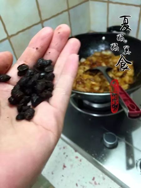 下饭菜～回锅肉的做法操作步骤第10步：放入适量豆豉