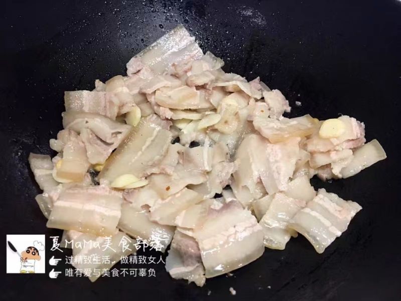 下饭菜～回锅肉的做法操作步骤第6步：放入肉片翻炒散开