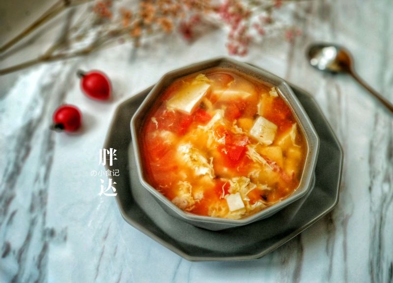 懒人开胃酸辣汤，西红柿的另类打开方式的做法操作步骤第15步：简单开胃的酸辣汤做好啦！