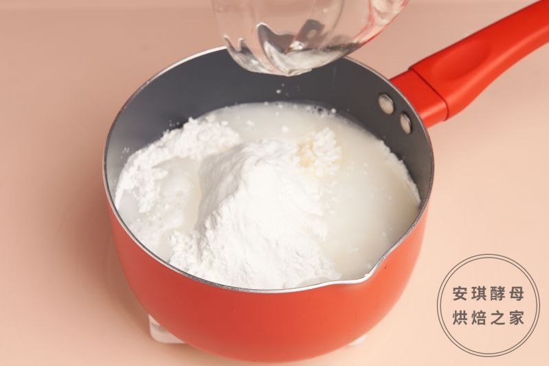 热照子的做法操作步骤第2步：将准备的食材全都倒入奶锅中，并搅拌均匀；