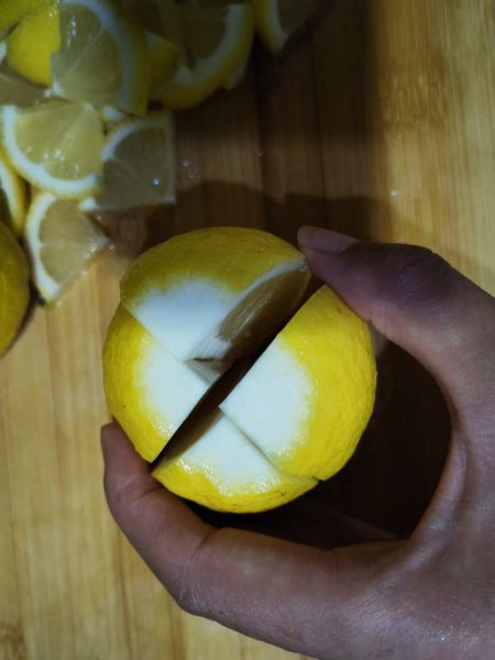 夏日饮品～百香果青桔柠檬水的做法操作步骤第6步：一分为四