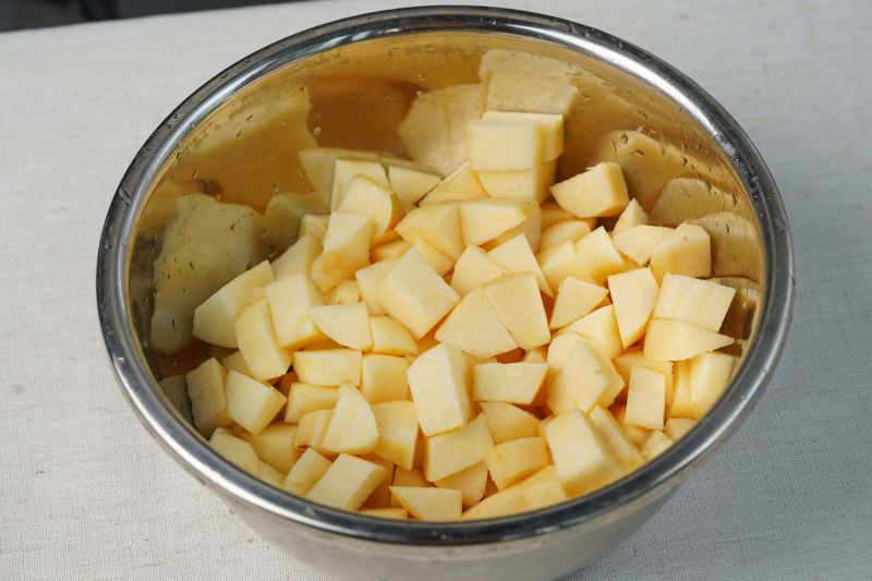 酥皮苹果派的做法操作步骤第1步：苹果去皮切丁