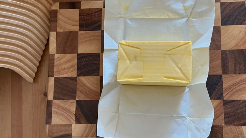 拉丝牛肉卷的做法操作步骤第3步：安佳黄油室温软化，切15克