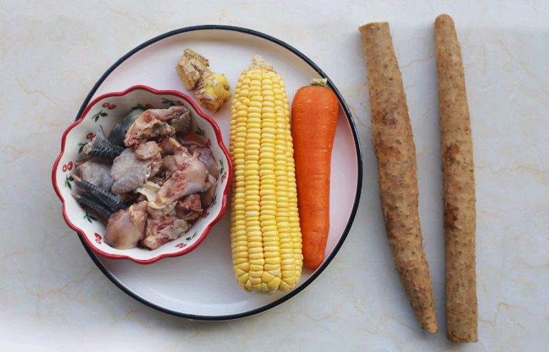 鸡汤的做法操作步骤第1步：准备好所有食材。